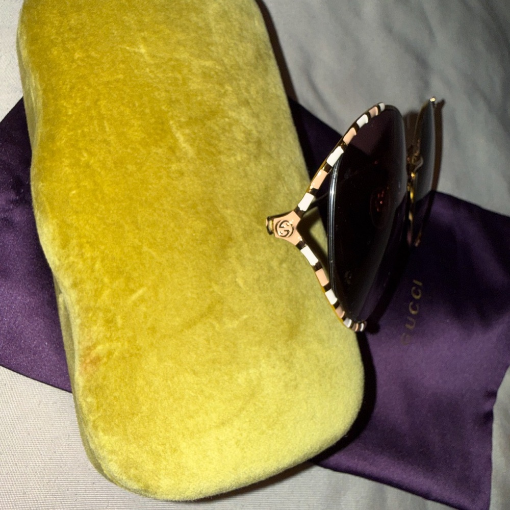 Gucci Gold-Trim Brown Gradient Round Sunglasses - Picture 2 of 2